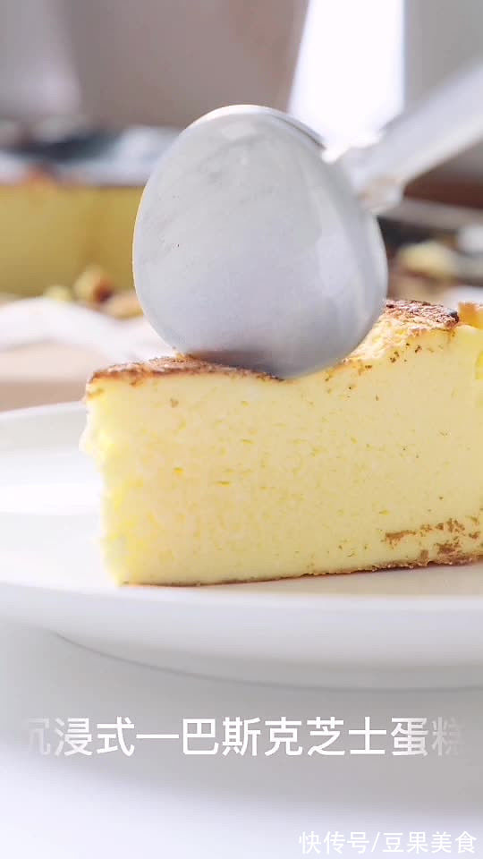 这道巴斯克芝士蛋糕做起来容易，吃起来上瘾