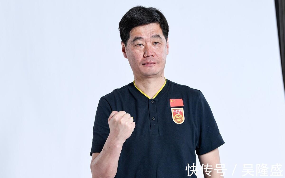 国际足联|国际足联公布中日战主裁判,或是国足克星,李霄鹏世预赛遇麻烦