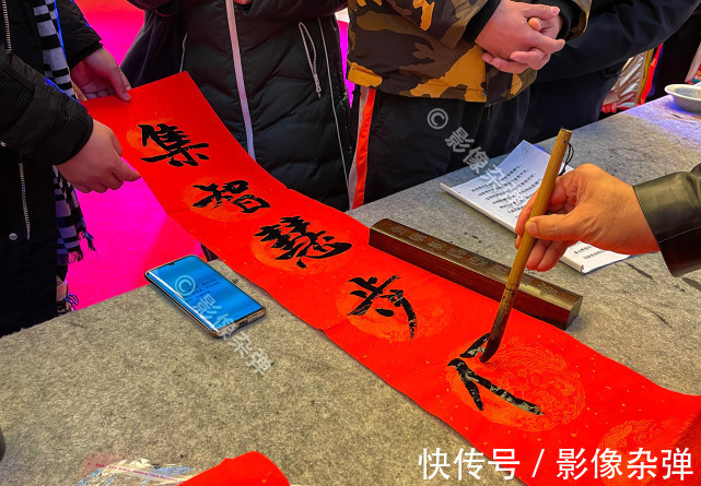 长沙|许多年轻人没见过，现场写春联免费送，长沙也太“暖心”了！