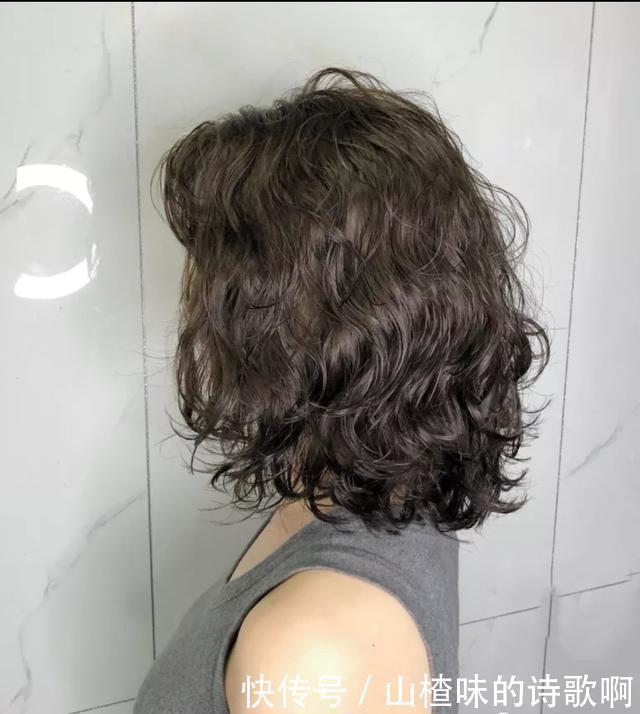 2020秋冬流行全头烫发型20款,蓬松保暖又洋气,你烫同款了吗