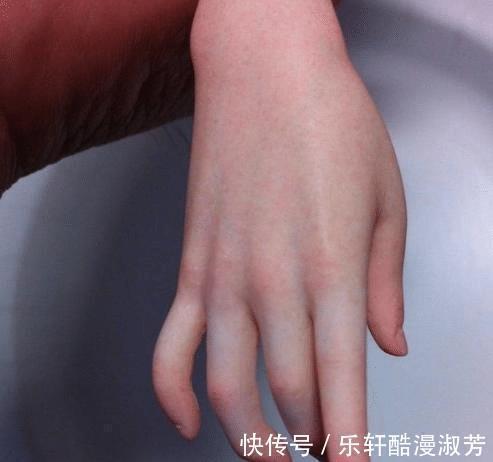 展览柜|感叹能够做出如此逼真的手办时,看到工匠的手,直接秒懂