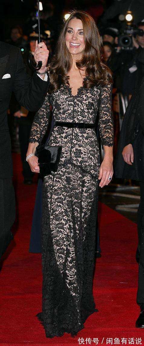 性感|凯特王妃气质真好,黑色蕾丝裙穿出高级感,不戴珠宝也有贵族气息