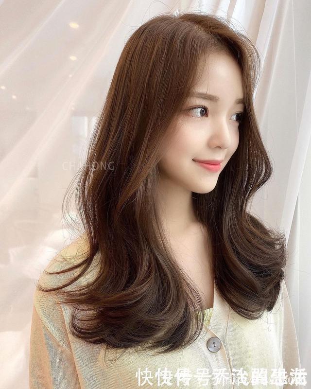 层次感|“最值得尝试”的女发,蓬松修颜很有层次感,大多数女性都喜欢