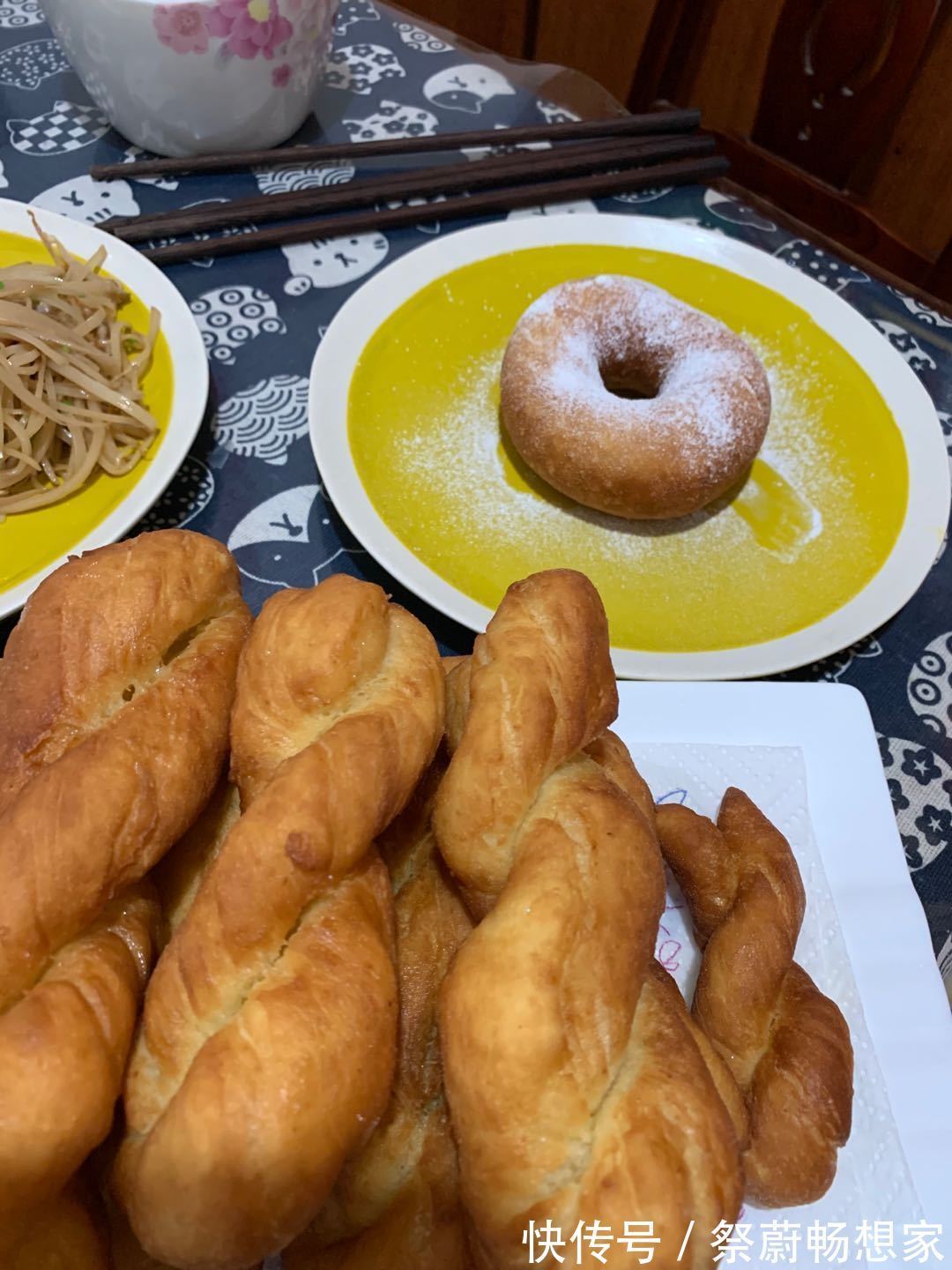 家庭自制油炸甜麻花 蓬松饱满 绵软香甜 好吃到停不下来