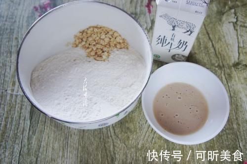 蒸馒头时，有人放酵母放白糖，其实“它”才是让馒头变松软的秘诀