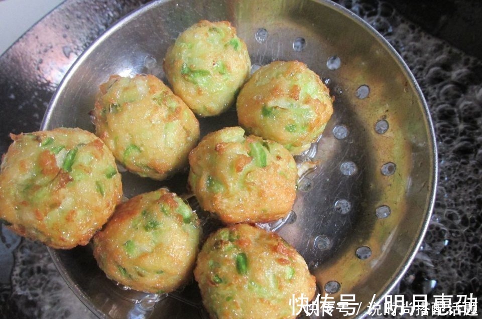 小人参|做萝卜丸子不用淀粉不用面粉，加它外酥里软不发硬，做一盆都吃光