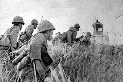 包围|为救乡亲，许世友损失4个连，战后宣布：此团牺牲一个班，补兵一千！