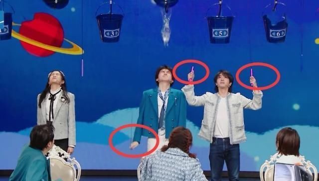 华晨宇拉宋亚轩水桶被骂,镜头切远景观众原谅,全网欠他一个道歉