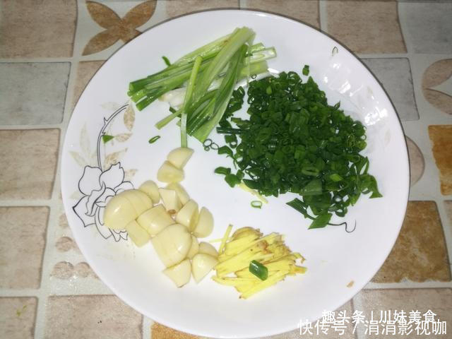  高压锅|鸡肉别再炖鸡汤了，教你一个新吃法，鲜嫩多汁老少皆宜