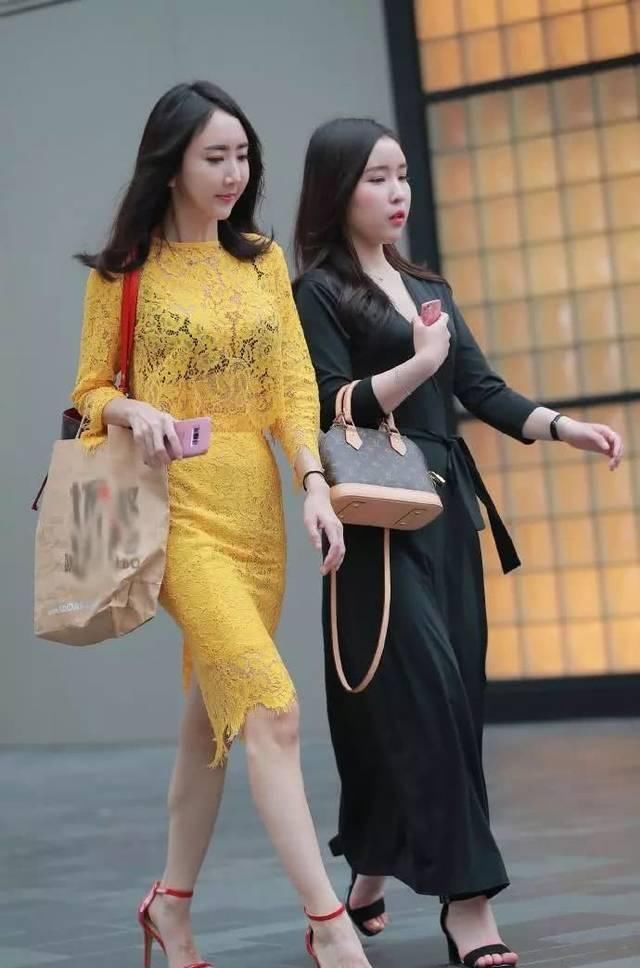 迷人|街拍美女小姐姐迷人的裙子精致帅气,美丽的身材,很淑女的风格