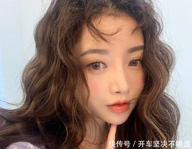 小熊|2021发型趋势慵懒羊毛卷、率性赫希发、甜酷翘短发……赶紧来看看