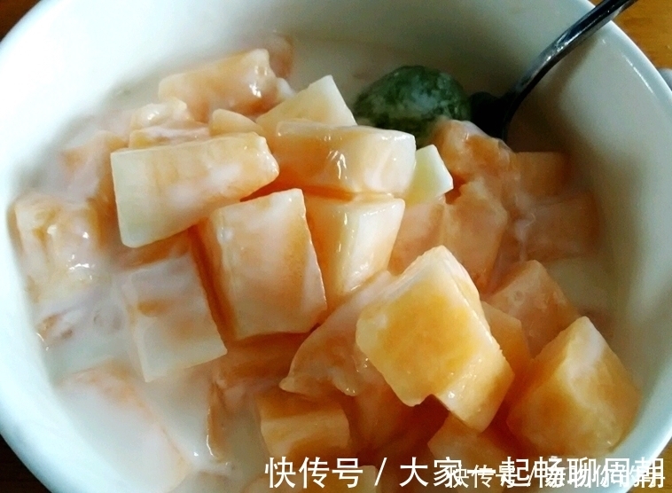 蓝莓|如果送你一把小勺子，下面的水果选一种拌酸奶，你不能放弃哪个？