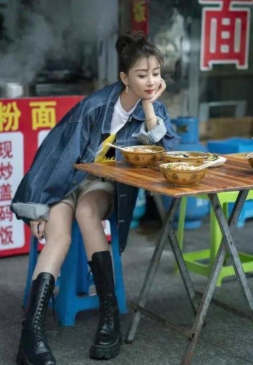外套|美女穿男装外套玩裤子失踪，配骑士靴长腿，美貌十足！