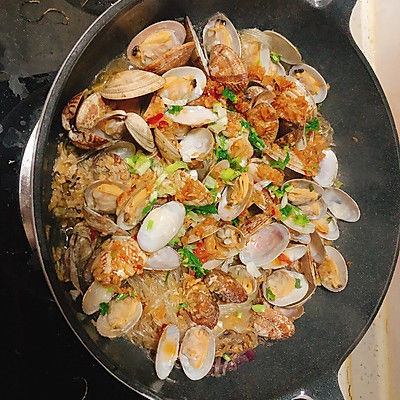 这样的蒜蓉花甲粉丝煲没人能抗拒