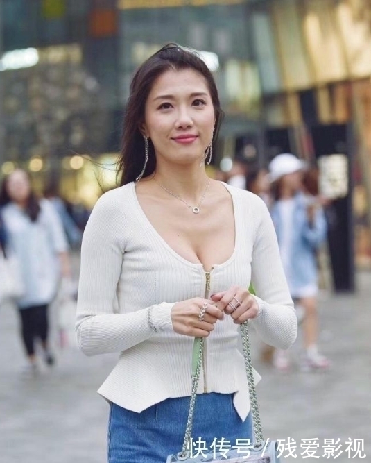 穿搭 为了一时的“魅力”这样穿，除了她还有谁能这么穿