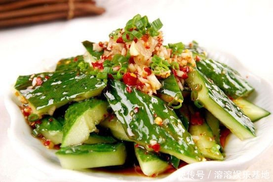 周末|周末去朋友家蹭饭,一桌子的菜,下次不带点礼品真不好意思来