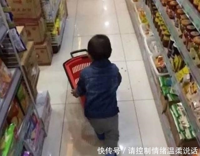 妈妈的话|儿子把零食放口袋忘付钱,超市让10倍买单,妈妈的话让人称赞