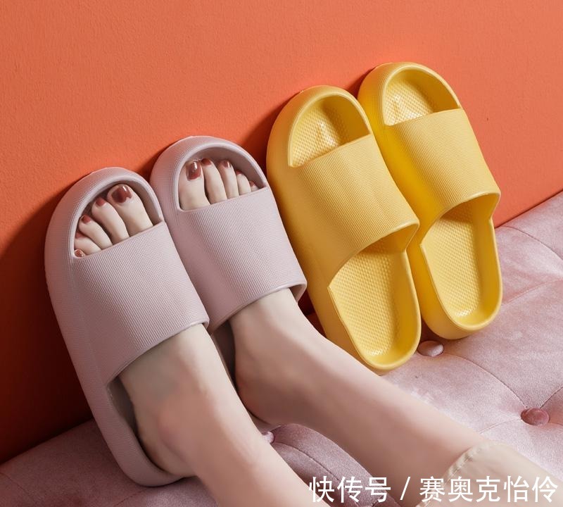ev去年的拖鞋就别穿了，看我媳妇脚上穿的，舒适更减龄