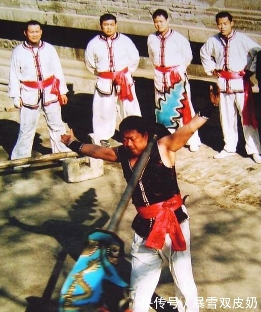 先生$曹金藻的功夫造诣如何?师承回族剑客马万顺,曹氏重刀第3代传人