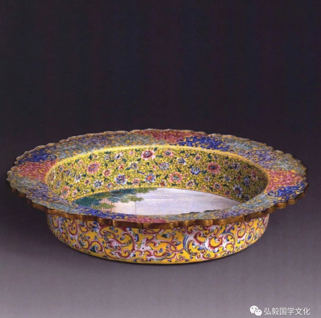 故宫珍藏宝物,极其考究的清乾隆画珐琅器,体现了高超的工艺水准