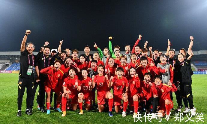上半场|凌晨1点,国足住1100元酒店见证女足翻盘!陈戌源带全队无地自容