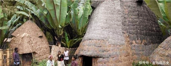 非洲最神秘的部落,女性10岁开始切嘴唇装盘子,盘子越大越受欢迎