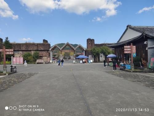 两个大坑能填满你对火山的好奇心吗？看完还去腾冲火山地质公园吗