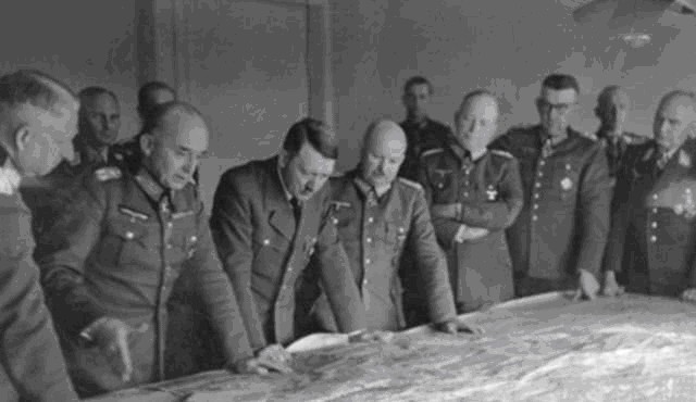 第二次世界大战|第二次世界大战时,希特勒为何要向苏联开战?专家:看看苏联做了啥