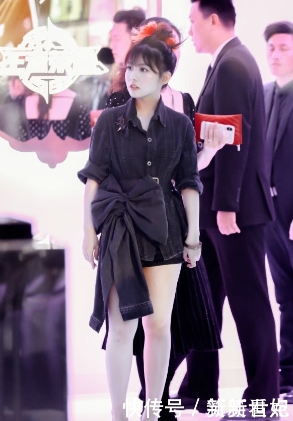 绯鲤色|“人鱼姬”过时了,19年最潮的是“绯鲤色”,赖美云试色超美!