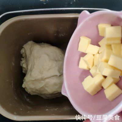 牛奶面包|早上不知道吃什么,一碗黑米牛奶面包全搞定