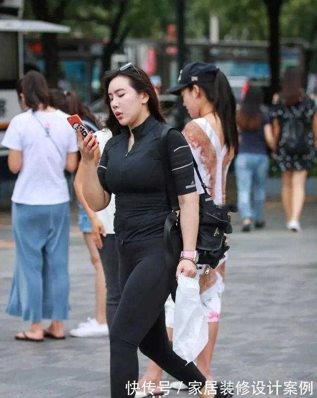身材 身材不够高挑就选择高腰线的打底裤,兼具优雅与舒适,都很方便!