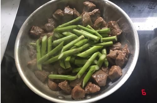 春天，遇到这菜再贵也要吃，天然的“长高食谱”，孩子多吃