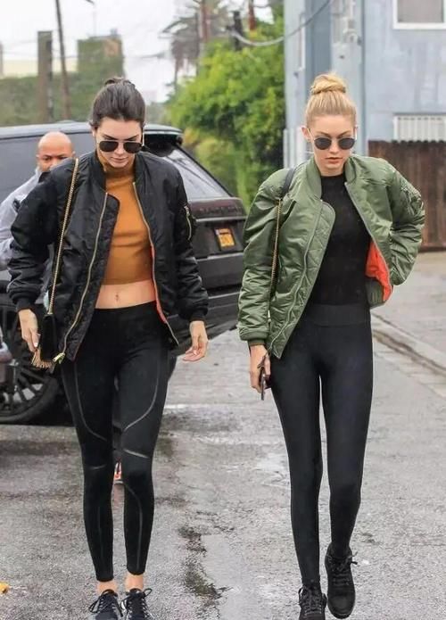 时髦|阔腿裤大势已去！流行的“瑜伽裤”，百搭显瘦又时髦