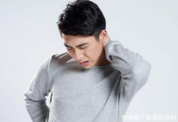 睡前先用艾叶泡脚,三天泡一次,时间长了3个“毛病”泡没了