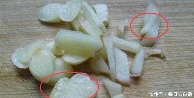 钓鱼|别再用蚯蚓当饵，教你一招大蒜钓鱼，让你飞竿连连！