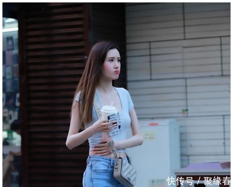  尽情|路人街拍， 穿出自己的小格调 ,女人味得到尽情舒展
