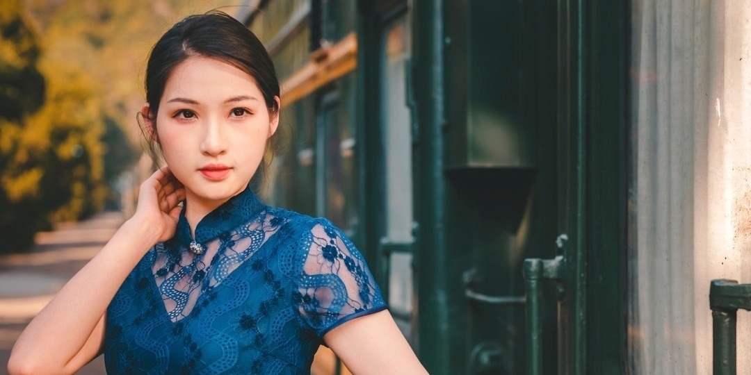 钓舟!诗·十首丨纤腰善舞东风里,眉眼犹能泊钓舟