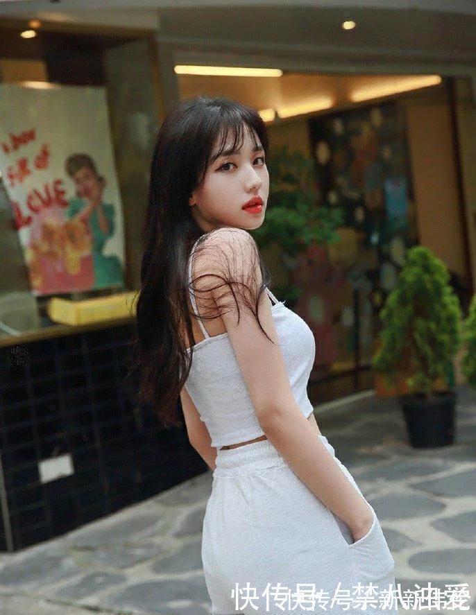 阳光|“超级清新”的邻家妹妹,夏日阳光下,照样“俏皮漂亮”