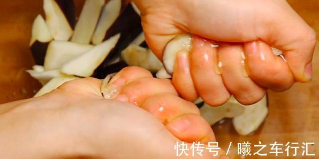 茄子|炒茄子，茄子先下锅炒就不错了！教你个新做法，茄子不吸油不发黑