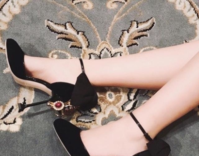 水晶鞋 新买的高跟鞋磨脚?挑选尖头高跟鞋有学问