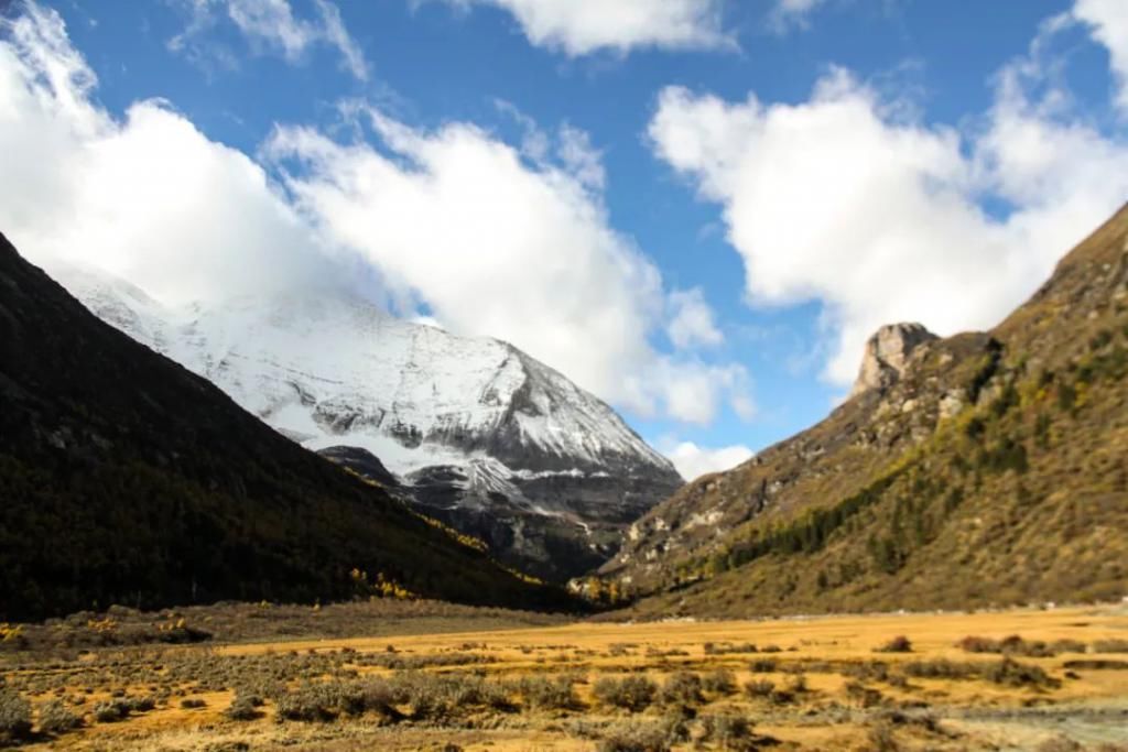 那片理想乐土|中国又一“人间天堂”爆火！左手峡谷，右手雪山！