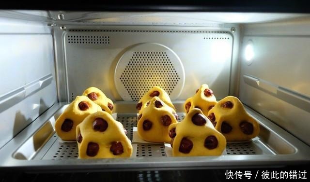 南瓜馒头这样蒸,又香又软抢着吃,时间短口感好,全家都喜欢