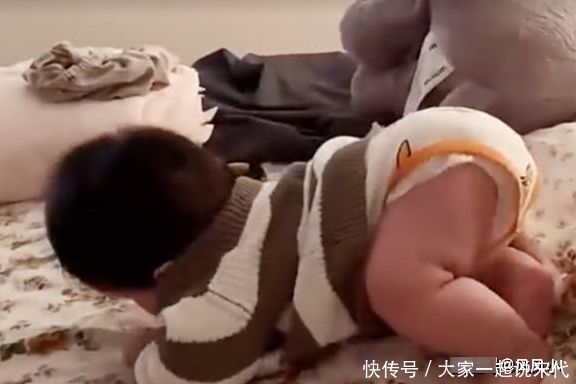 屁股|六个月的宝宝,在床上变成了如此情景,网友:想生孩子了