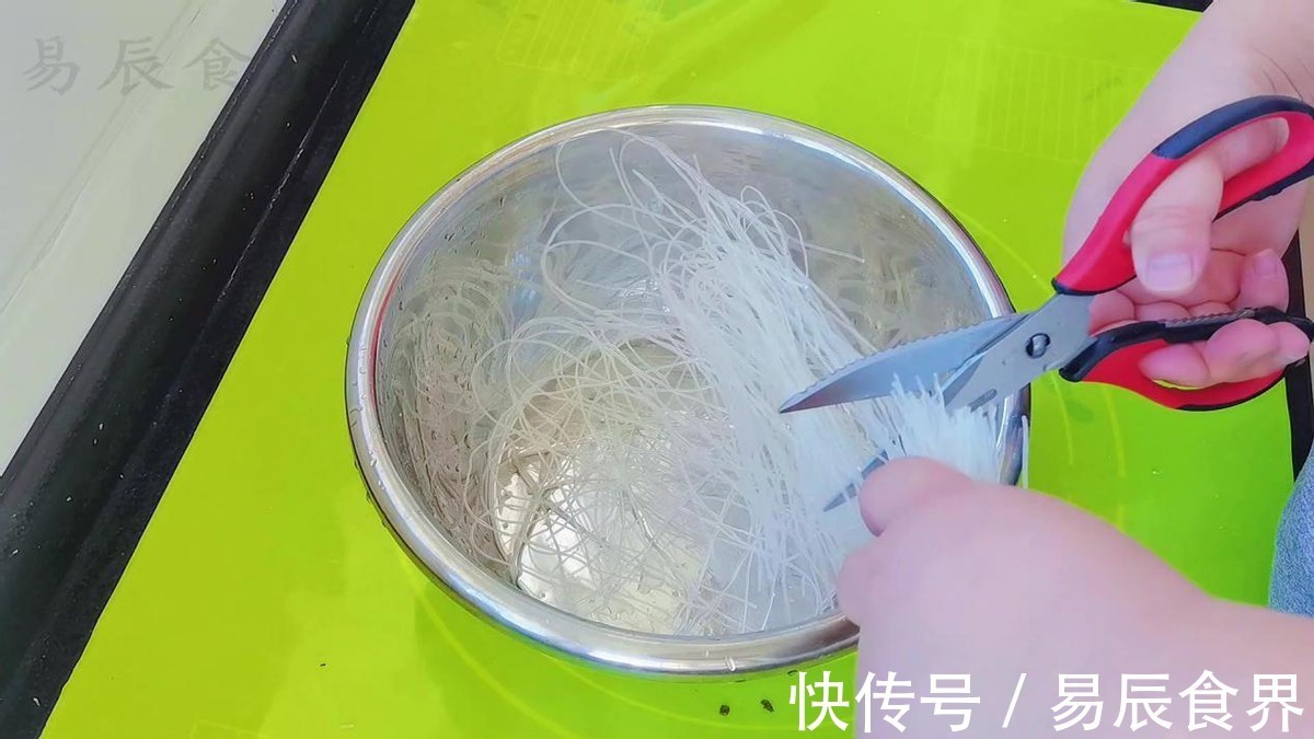一日三餐|包菜搭配细粉丝，简直是绝配，口感细腻滑口，有点香