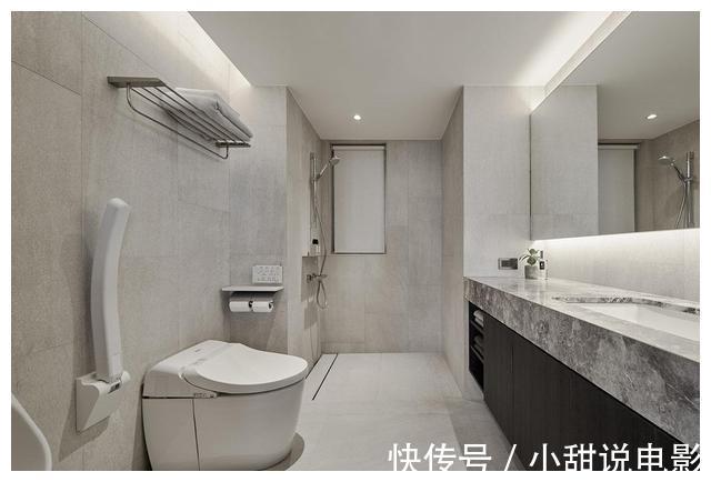 电视背景墙|不喜欢太浅的原木风格装修?看看他家的胡桃木,低调又显高级感!