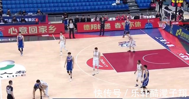 李春江|难堪!郭昊文无人防守秀扣篮,李春江国骂问候马布里