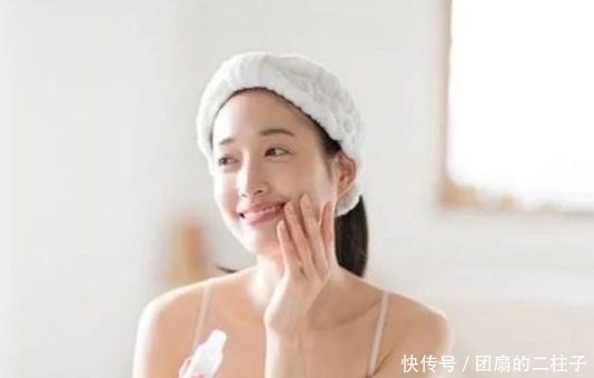 这才是正确护肤顺序,不要先涂爽肤水,不然皮肤暗沉毛孔粗大