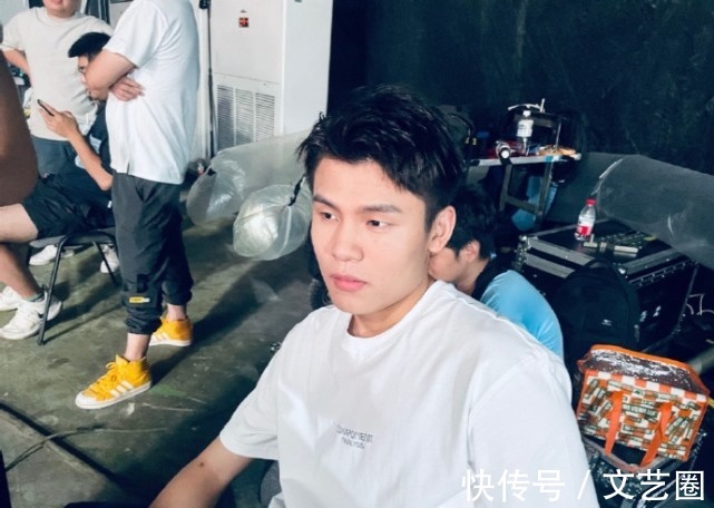 脱口秀|李诞公司旗下艺人走红后票价大涨,网友发帖质问:笑果文化,你的良心真的不会痛吗?