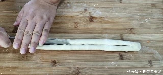 不加一滴水教你做松软咸香的花卷,制作简单,比外面买的好吃