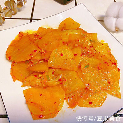 让人闻香止步的#一学就会快手菜#辣白菜炒土豆片